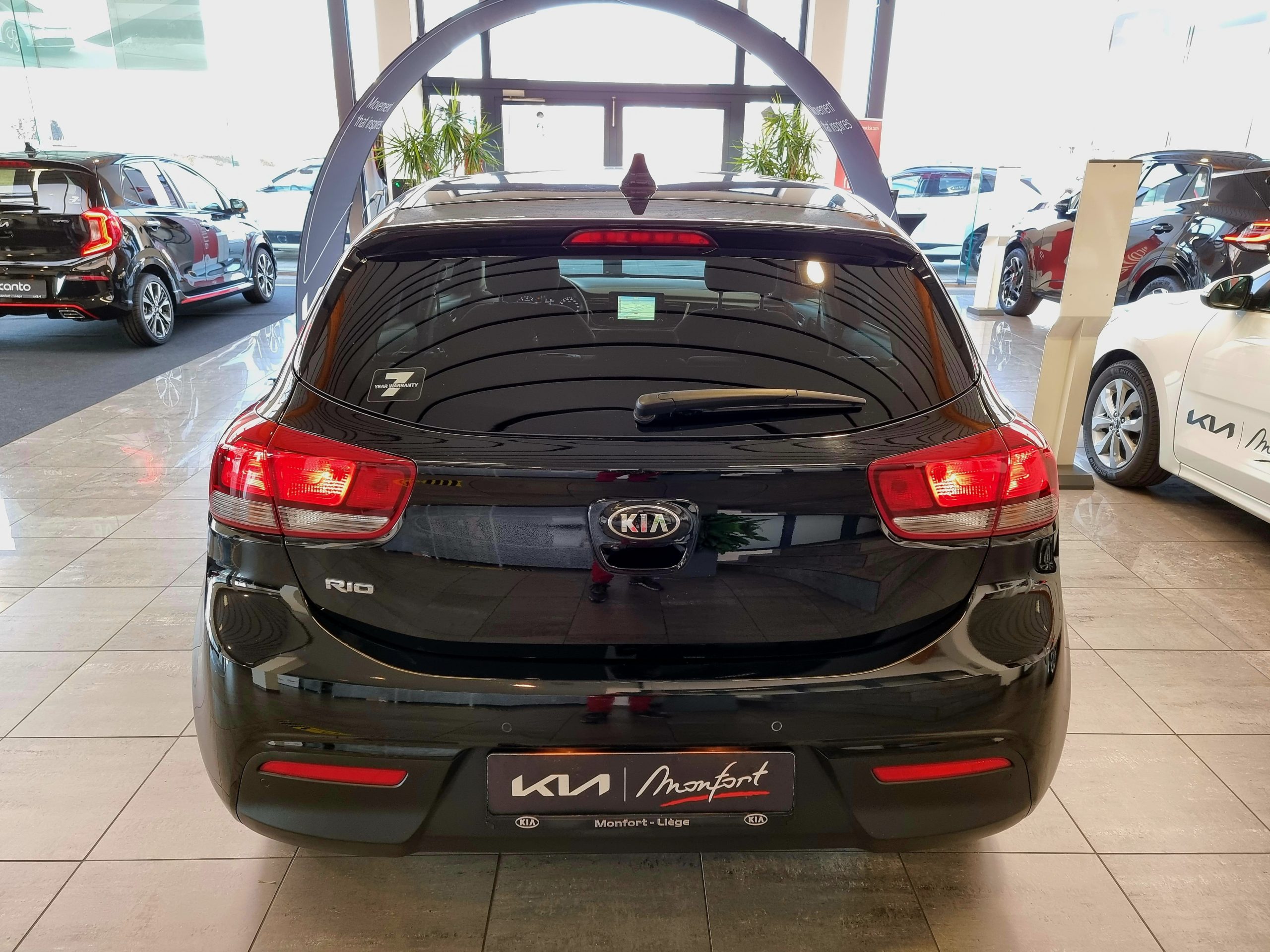 KIA RIO (4)